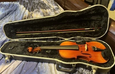 Violín Suzuki 4/4, modelo 220, con estuche y arco Foto 1 de 4