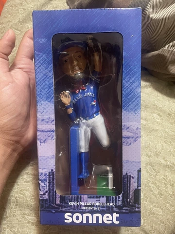 Kevin Pillar Toronto Blue Jays Superman Catch Cape Bobblehead 2016 SGA New Cover