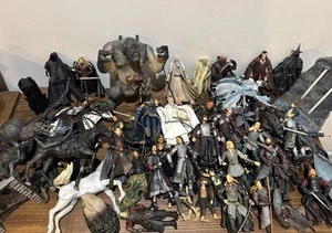 Herr der Ringe Actionfiguren Konvolut 20+ Pfund Figuren plus Zubehör riesig!!! - Bild 1 von 24