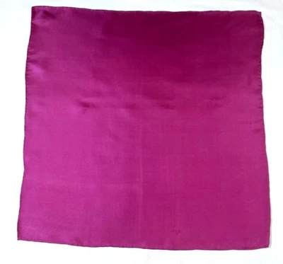 Dobladillo cuadrado de bolsillo de seda púrpura ciruela enrollado a mano 19" x 19" Foto 1 de 2