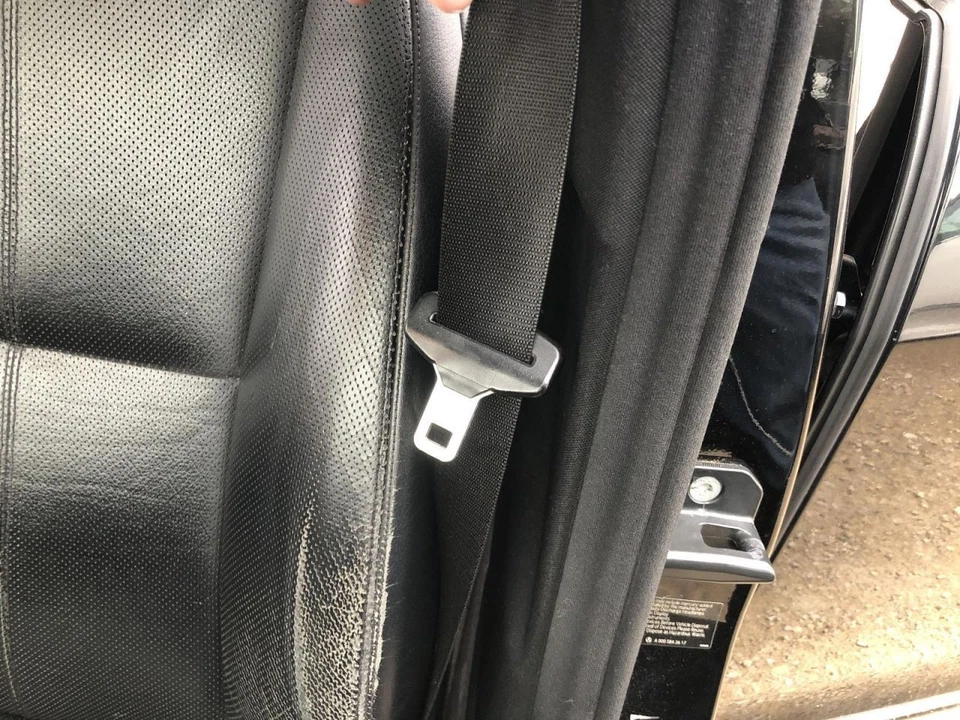 2007 2008 MERCEDES BENZ S550 安全带拉刀左前发球杆黑色 929834 — 第 1/1 张图片