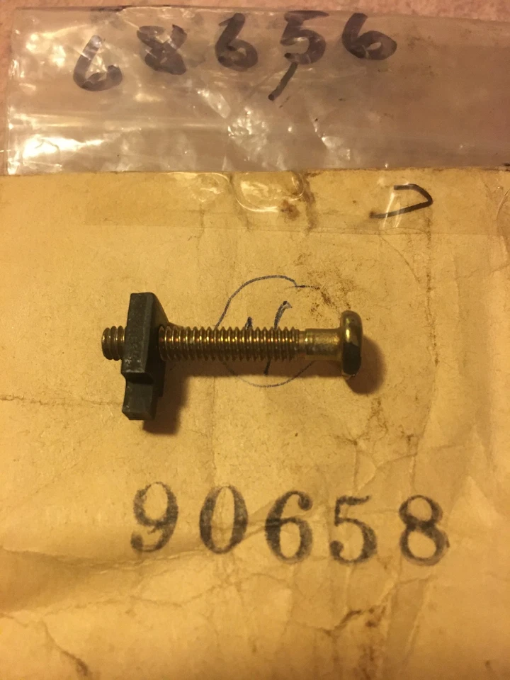 NUEVO OEM McCULLOCH 90658 tornillo perno/68656 pin cadena barra tensor Foto 1 de 1