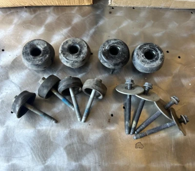 Pernos de montaje de carrocería del chasis Chevy Tahoe 2019 Chevrolet GMC Tahoe Suburban Yukon Foto 1 de 4