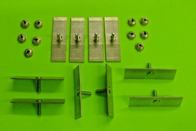 10 GMC 2.5" x .75 Sujetadores de Moldura Lateral del Cuerpo Clips de Panel Balancín Perforados Nuevo de Lote Antiguo Foto 1 de 2