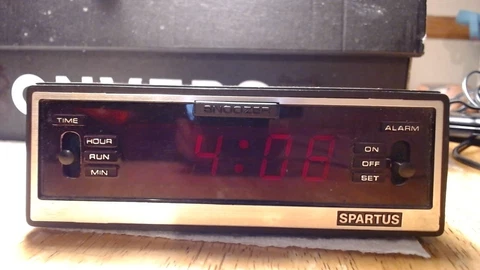 Vintage Retro Spartus Digital Alarm Clock Model 1121-C1 (WORKS GREAT) Hong Kong Cover