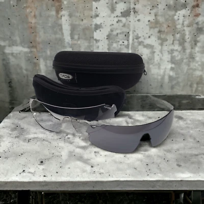 Estuche rígido con cremallera Tifosi Optics y juego de 2 lentes alternativas transparentes, humo Foto 1 de 4