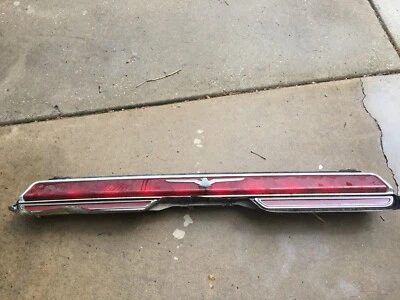 1972 1973 Ford Thunderbird taillight assembly tail light lens rear rearend panel Foto 1 de 4