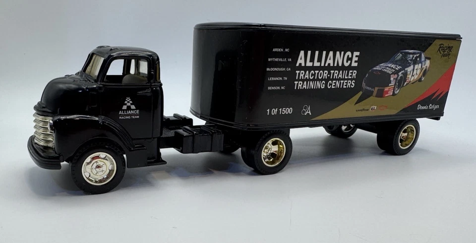 Banco de camión fundido a presión Chevy Alliance Training Center 1950 de Ertl Foto 1 de 4