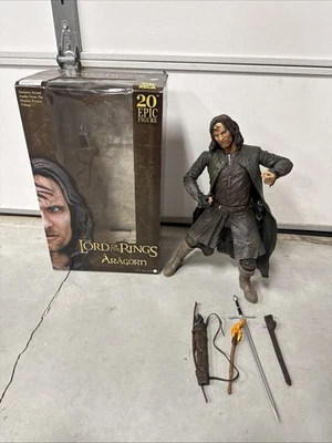 "Figura épica de El Señor de los Anillos Aragorn 20"" NECA 2004 con accesorios y caja B10" Foto 1 de 4