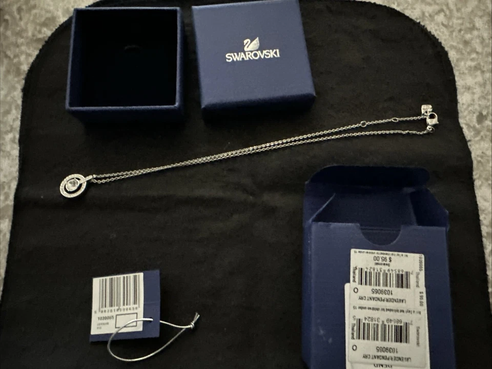 施华洛世奇薰衣草吊坠，带原装盒子和标签-很少佩戴 — 第 1/4 张图片