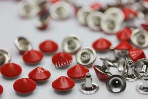 Da 50-1000pz a scelta borchie sfuse a cono con rivetto 9mm colore rosso smaltato - Picture 1 of 1