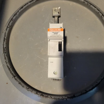 Ferraz Shawmut UltraSafe Fuse Holder w/ Fuse, US141 - Image 1 of 4