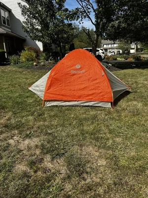 Tienda para 3 personas Marmot naranja gris tungsteno 90,2" x 66,1" buen estado  Foto 1 de 4