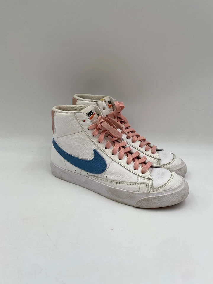 Blazer Nike ID feminino tamanho 8 branco rosa azul com parte inferior vermelha - Imagem 1 de 4