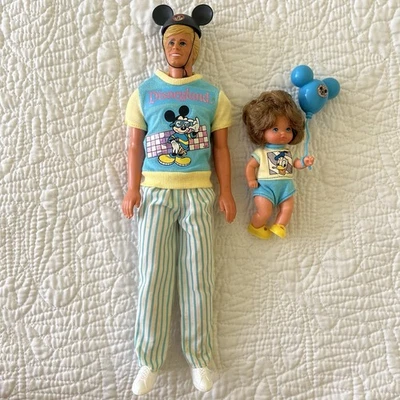 Muñeca Barbie Disney de colección corazón visitas familiares parque Disneyland Ken papá niño 1989 juguete Foto 1 de 4