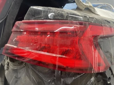 Cuarto de luz trasera de pasajero montado en panel para 16-18 MAXIMA 943689 Foto 1 de 4