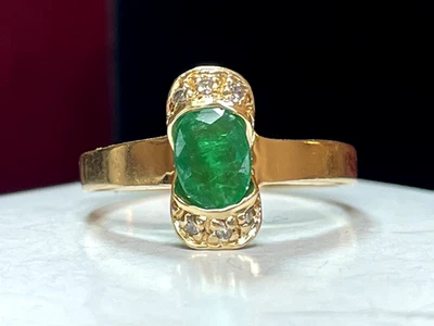 17K - 18K VINTAGE EMERALD & DIAMOND RING NATURAL GEMSTONE - Image 1 of 4