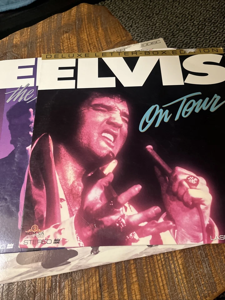 Lot of 4 Elvis Presley Laserdisc Movies  Jailhouse Rock On Tour Lost Perfomances Foto 1 de 4