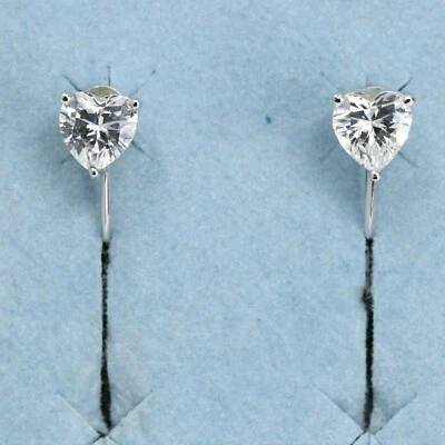 Pendientes Diamonique de plata de ley con circonitas cúbicas en forma de corazón atornillados Foto 1 de 4