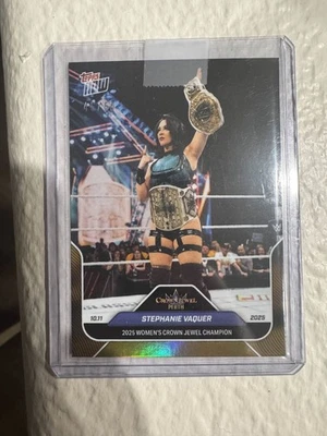2025 Topps NOW WWE STEPHANIE VAQUER Wins Crown Jewel Title Gold Foil 45/50 #103 - Image 1 of 2