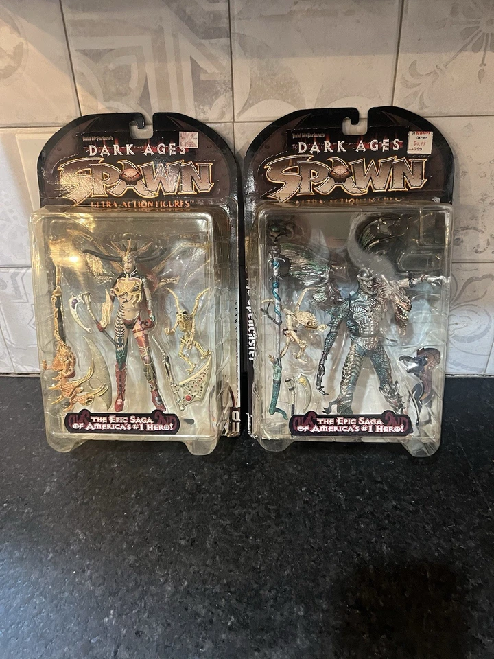Figuras de acción SPAWN Dark Ages - The Spellcaster & Skull Queen - Juego de 2 Foto 1 de 4