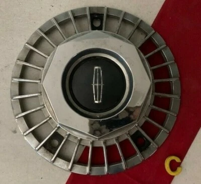 #C (1) Lincoln 1975-1976 MARK VII 7 Series 1977-1980 VERSAILLES Hub Center Cap - Imagem 1 de 4