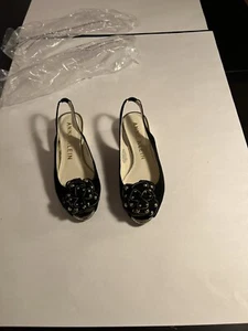 Anne Klein. Slingback Open Toe Low Kitty Heels. Schwarzes Wildleder. Damen. Gr. 7M - Bild 1 von 5
