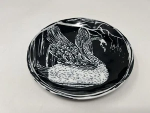 Anthropologie CARMELA SWAN 8” Swan Dessert Plate Black & White Shallow Bowl EUC! - Picture 1 of 4