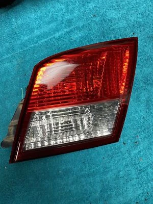 03 04 Infiniti I35 2002 luz trasera lateral del pasajero Foto 1 de 2