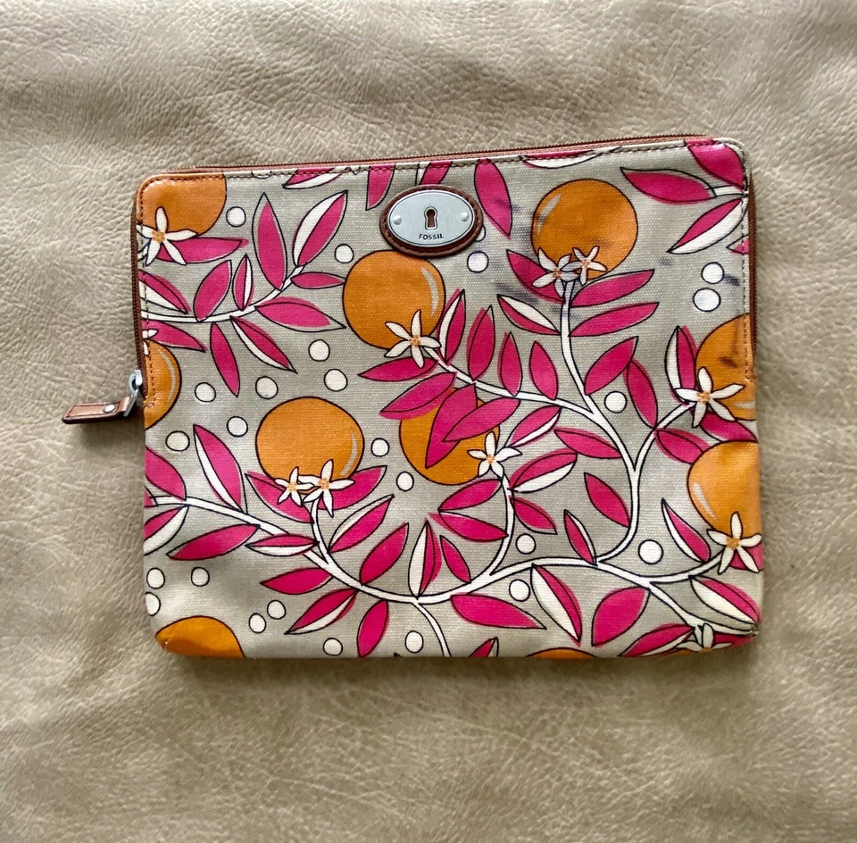 Funda Tablet Fossil Llave por Cremallera iPad 8.5” X 10.5” Vinilo Verde Lunares Foto 1 de 4