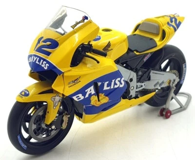 Minichamps 1/12 Scale 122 051012 - Honda RC211V Camel T.Bayliss 2005 - Photo 1/4
