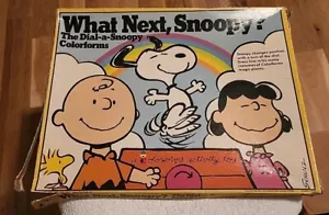 PEANUTS ORIGINALE WHAT NEXT SNOOPY COLORFORMS QUADRANTE A SNOOPY Vintage 1965 Set RARO - Foto 1 di 16