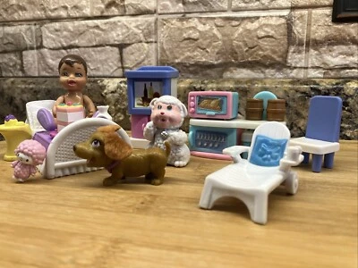 Mattel Barbie Happy Family Baby Girl 2000 Furniture Puppy Pet Kitchen Chairs Set - Image 1 of 4