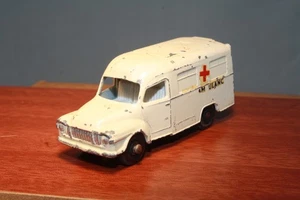 14C Bedford Ambulance Lesney Matchbox Made in England - Picture 1 of 6