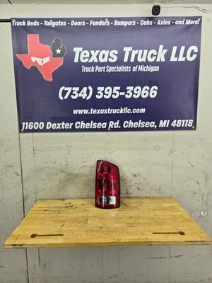 Lanterna traseira lateral de passageiros 2002-2006 Dodge Ram 1500 2500 3500 destro - Imagem 1 de 4