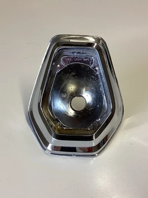 Chrysler Newport New Yorker 1964 bisel trasero derecho  Foto 1 de 4