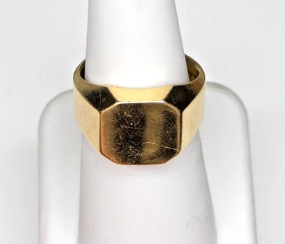 Vintage Plain Solid Gold Signet Style Ring - Image 1 of 4