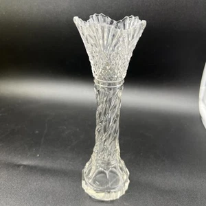 Crystal star cut glass bud vase 7” flared design - Picture 1 of 8