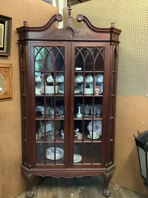 "Vitrina esquinera de caoba 88 1/2"" de alto" Foto 1 de 4