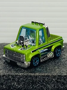 2023 Hot Wheels Hot Trucks Toon’d '83 Chevy Silverado 93 /250 Green - New Loose - Picture 1 of 1