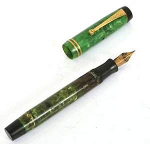 VINTAGE PARKER FOUNTAIN PEN GREEN JADE MARBLE GOLD TRIM NICE COLORS DUOFOLD - Picture 1 of 2