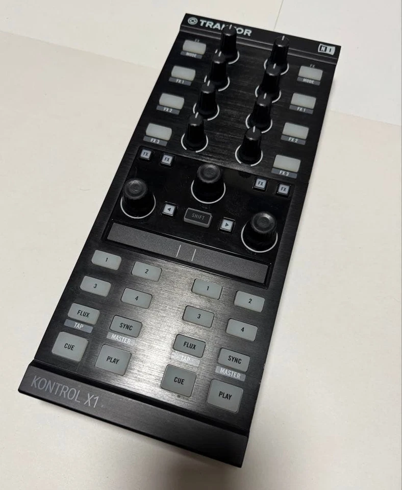 Native Instruments DJ Controller TRAKTOR X1 MK2 kostenloser Versand aus Japan - Bild 1 von 4