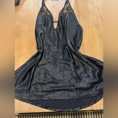 Vestido sem mangas Y2K Victoria's Secret 2006 preto cetim renda halter tamanho P - Imagem 1 de 4