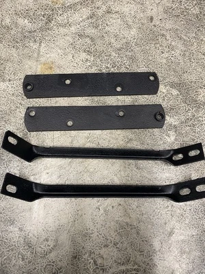 Ford Truck 1973-1979 1978-1979 Bronco NOS parachoques trasero soporte montaje 73-79 Foto 1 de 4