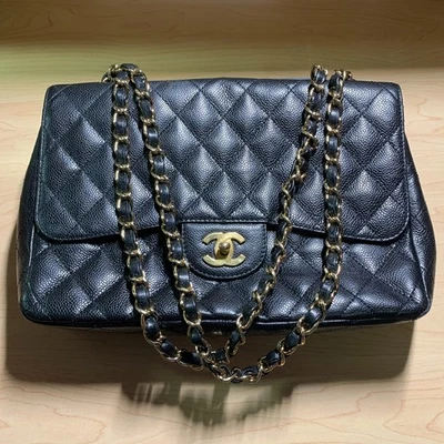 Chanel Bolso Clásico Jumbo Solapa Única Cuero Caviar Negro Cadena Dorada - Auténtico Foto 1 de 4