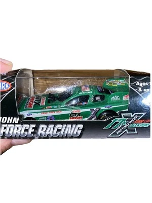 Coche divertido Ford Mustang 2011 John Force Castrol GTX acción 1:64 verde NHRA NUEVO EN CAJA Foto 1 de 4