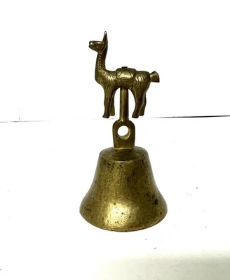 Campana de mano llama de latón vintage de Perú | Arte popular peruano decorativo 3 pulgadas Foto 1 de 4