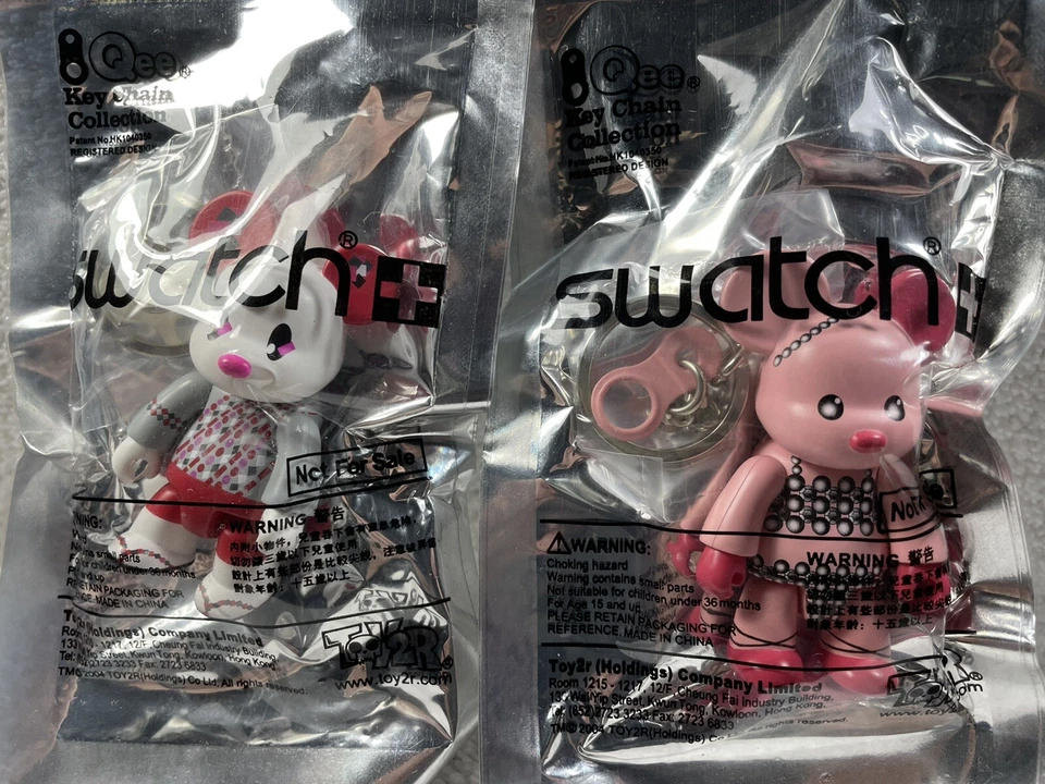 2.5” Qee SWATCH Designer Collection ~ Juego de 2 Llaveros ~ A. D. Puchalski - Vinilo Foto 1 de 3