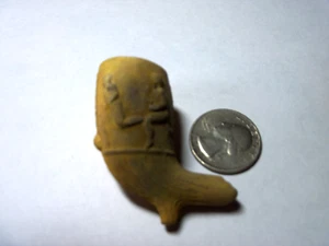 PIPA FOTO VICTORIANA CON RELIEVE DOS PERSONAS PATEANDO UNA PELOTA A CADA LADO - Imagen 1 de 1