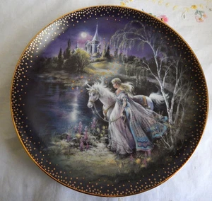 MOONBEAM TRAILS PLATE KINGDOM OF ENCHANTMENT  - Picture 1 of 3